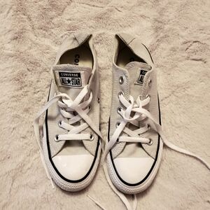 Women's Converse size 6